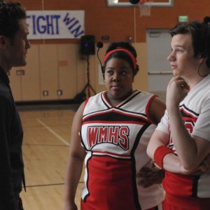 Chris Colfer, Amber Riley e Matthew Morrison nell'episodio Home di Glee