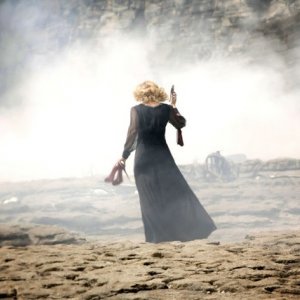 Doctor Who: Alex Kingston in una scena dell'episodio The Time of Angels