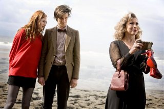 Doctor Who: Alex Kingston, Karen Gillan e Matt Smith nell'episodio The Time of Angels
