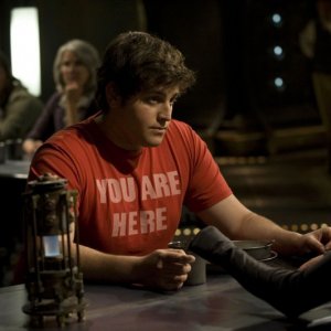 Eli (David Blue) in un momento dell'episodio Human di Stargate Universe