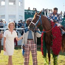 Foto di gruppo per il vittorioso Secretariat, in cui si riconoscono Diane Lane e John Malkovich