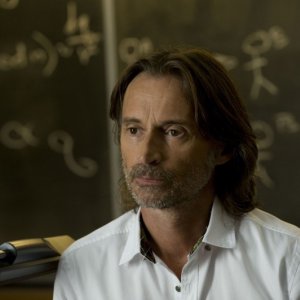 Robert Carlyle in una scena dell'episodio Human di Stargate Universe