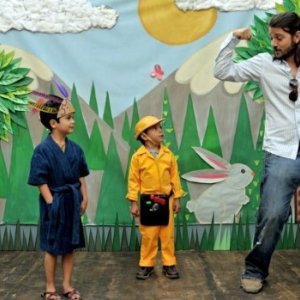 Una simpatica immagine di Diego Luna sul set del suo Abel.