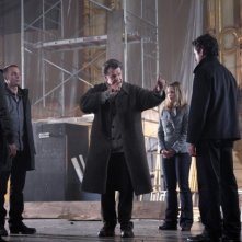 Fringe: Anna Torv e John Noble nella prima parte del finale della stagione 2