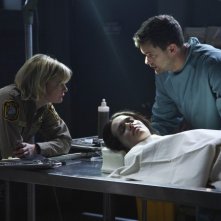 Fringe: Martha Plimpton e Joshua Jackson nell'episodio Northwest Passage