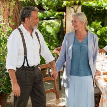 Vanessa Redgrave mano nella mano con Franco Nero nel film Letters to Juliet