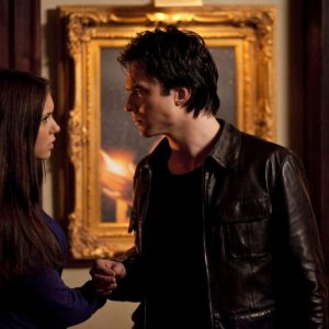 Elena (Nina Dobrev) e Damon (Ian Somerhalder) nell'episodio Blood Brothers di The Vampire Diaries