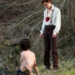 I fratelli Salvatore (Ian Somerhalder e Paul Wesley) nel 1864 in un momento dell'episodio Blood Brothers di Vampire Diaries