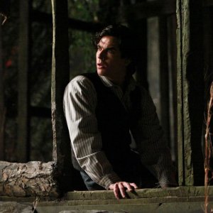 Ian Somerhalder in un flashback nel proprio passato nell'episodio Blood Brothers di The Vampire Diaries