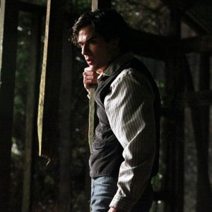 Un ancora umano Damon (Ian Somerhalder) nell'episodio Blood Brothers di The Vampire Diaries