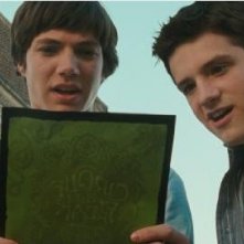 Josh Hutcherson e Chris Massoglia in un'immagine del film Aiuto Vampiro