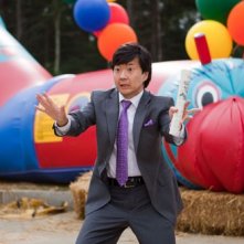 Ken Jeong  in una scena del film Puzzole alla riscossa