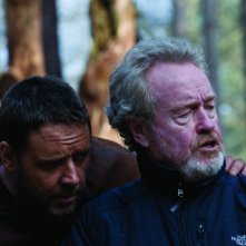 Russell Crowe e il regista Ridley Scott sul set del film Robin Hood
