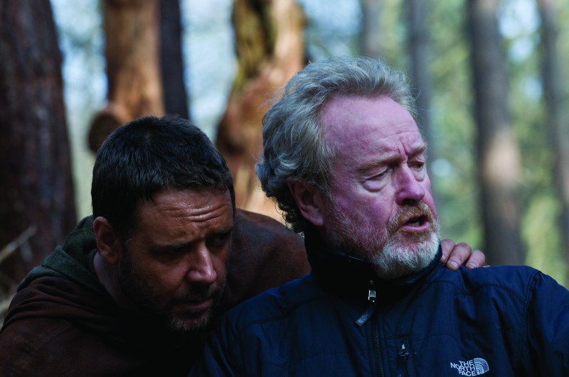 Russell Crowe e il regista Ridley Scott sul set del film Robin Hood