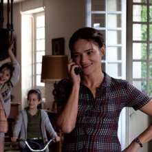 Chiara Caselli con le piccole Alice Gautier e Manelle Driss in una scena del film Le père de mes enfants (2009)
