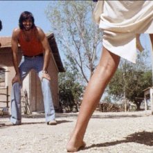 Don Backy con George Eastman in una scena del thriller Semaforo Rosso (Cani arrabbiati)