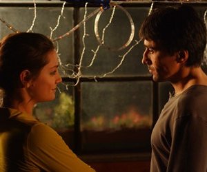 Giovanna Mezzogiorno e Massimo De Santis in una scena del film Sono viva