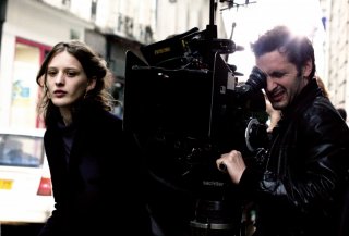 Mia Hansen-Løve sul set del suo film Le père de mes enfants