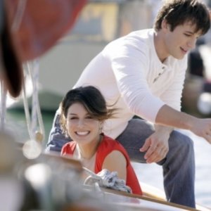 90210: Shenae Grimes e Matt Lanter in una scena dell'episodio Confessions