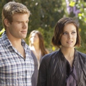 90210: Trevor Donovan e Jessica Stroup nell'episodio Meet The Parent