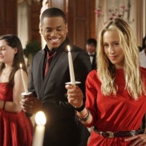 90210: Tristan Wilds e Gillian Zinser in un momento dell'episodio Confessions