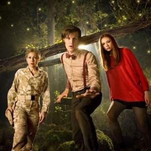Doctor Who: Alex Kingston, Matt Smith e Karen Gillan nell'episodio Flesh and Stone