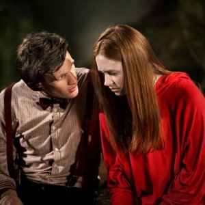 Doctor Who: Matt Smith e Karen Gillan in un momento dell'episodio Flesh and Stone