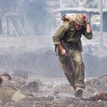 James Badge Dale in una scena della miniserie The Pacific