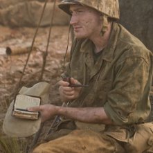 Joeseph Mazzello in una scena della miniserie The Pacific