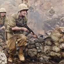 Martin McCann e Joeseph Mazzello in una scena della miniserie The Pacific