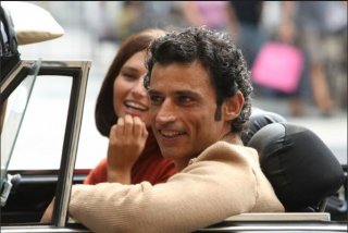 Enrico Lo Verso e Anna Safroncik nel film La bella società