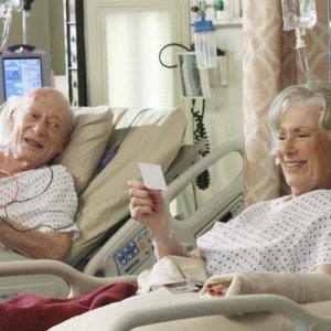 Grey's Anatomy: Alan Mandell e Marion Ross nell'episodio Shiny Happy People