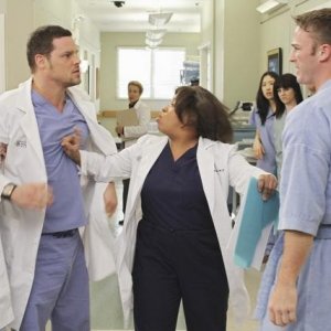 Grey's Anatomy: Justin Chambers, Jake McLaughlin e Chandra Wilson nell'episodio Sympathy for the Parents