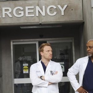 Grey's Anatomy: Kevin McKidd e James Pickens Jr. nell'episodio How Insensitive