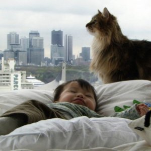 Mari sogna beatamente nel film Babies