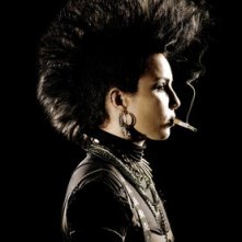 Noomi Rapace in un'immagine promozionale del film La regina dei castelli di carta