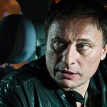 Primo piano di Michael Nyqvist dal film La regina dei castelli di carta