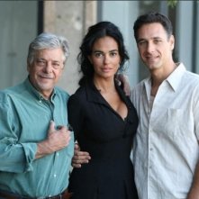 Raoul Bova e Maria Grazia Cucinotta con Giancarlo Giannini, nel cast de La bella società