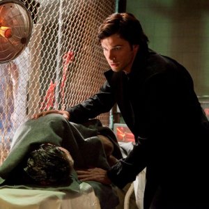 The Blur (Tom Welling) e Lois (Erica Durance) in una scena dell'episodio Conspiracy di Smallville