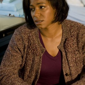 Angela (Stefanie Samuels) in un'immagine tratta dall'episodio Lost di Stargate Universe