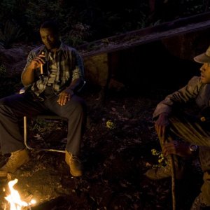 Greer (Jamil Walker Smith) immagina il padre Reginald (Sean Blakemore) nell'episodio Lost di Stargate Universe