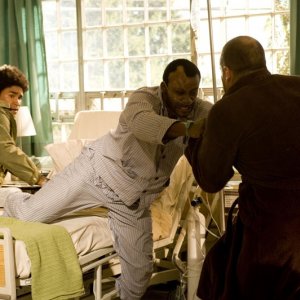 Ronald Greer (Jamil Walker Smith) e Reginald Greer (Sean Blakemore) nell'episodio Lost di Stargate Universe