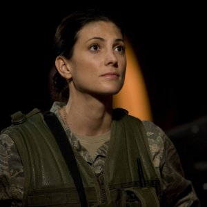 Vanessa James (Julia Anderson) in una sequenza dell'episodio Lost di Stargate Universe