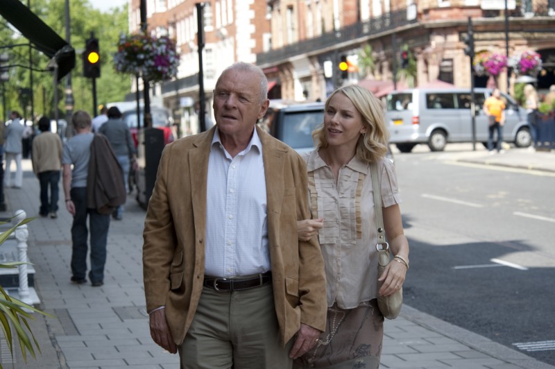 Anthony Hopkins Con Naomi Watts In You Will Meet A Tall Dark Stranger 161278