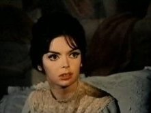Barbara Steele in una sequenza del film L'orribile segreto del dottor Hichcock (1962)