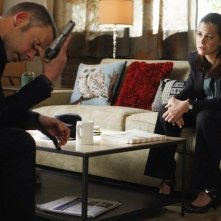 FlashForward: Dominic Monaghan e Christine Woods in un momento dell'episodio Countdown