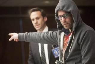 FlashForward: Joseph Fiennes e James Callis nell'episodio The Negotiation