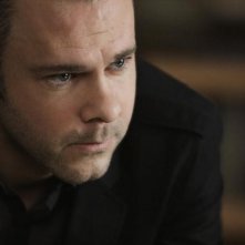 Un primo piano di Dominic Monaghan nell'episodio Countdown di FlashForward