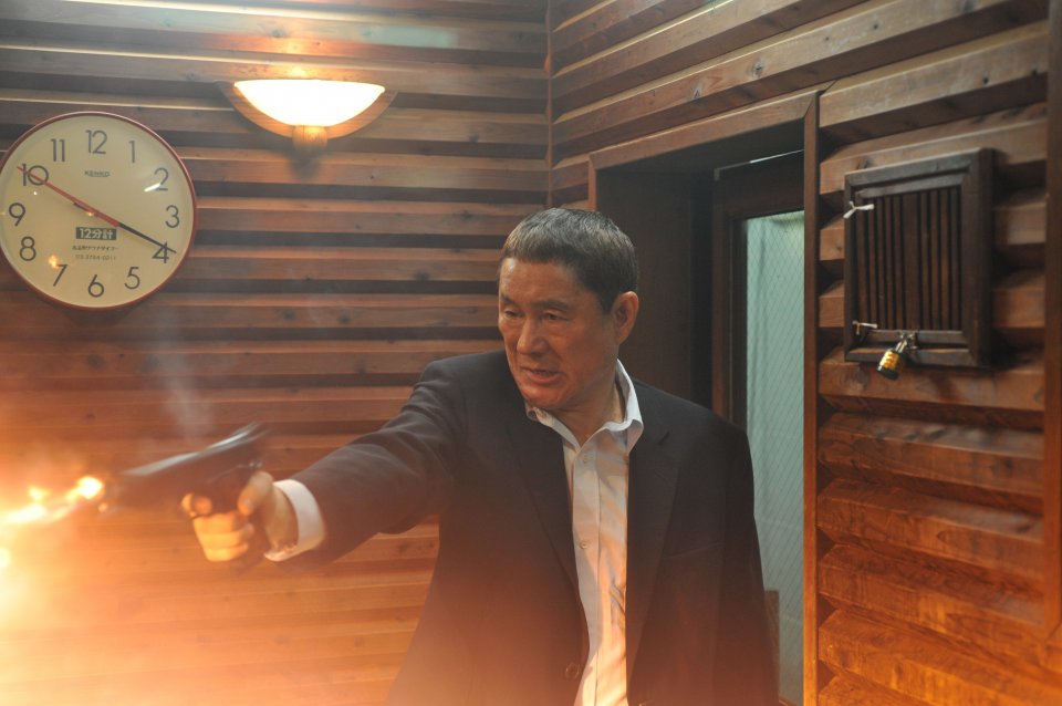 Wallpaper: Takeshi Kitano in una sequenza di Outrage