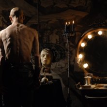 Il terribile Mortis (Nuot Arquint) in una scena dell'horror Shadow